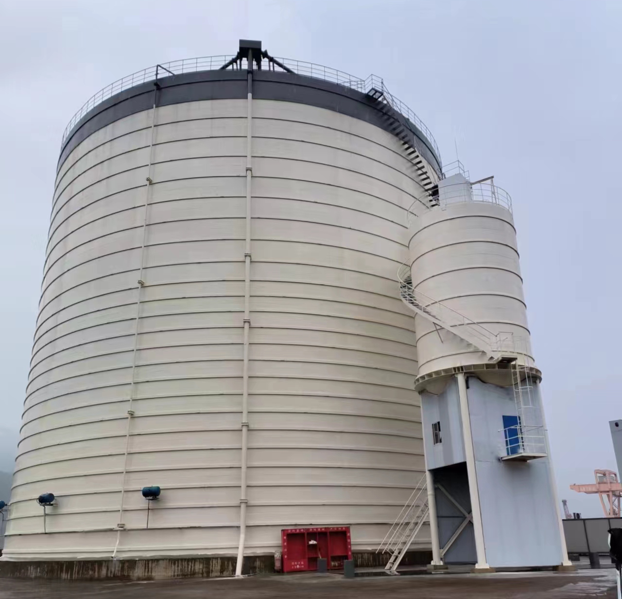 独山子10万吨水泥钢板库